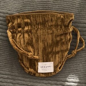 Sézane velvet pouch